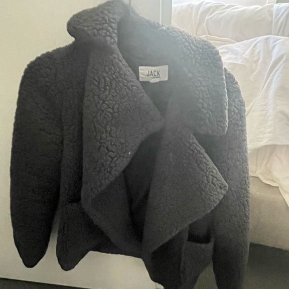 BB Dakota fleece jacket. Adorable but I have so many coats and moving! - Picture 3 of 4